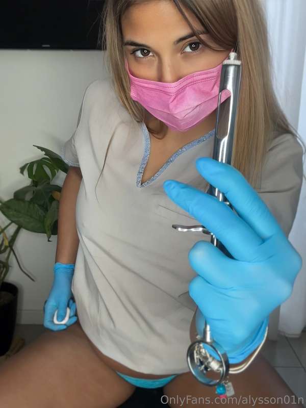 I'm getting VIP patients today... are you one of them? 💉🩺 🦷🥵..