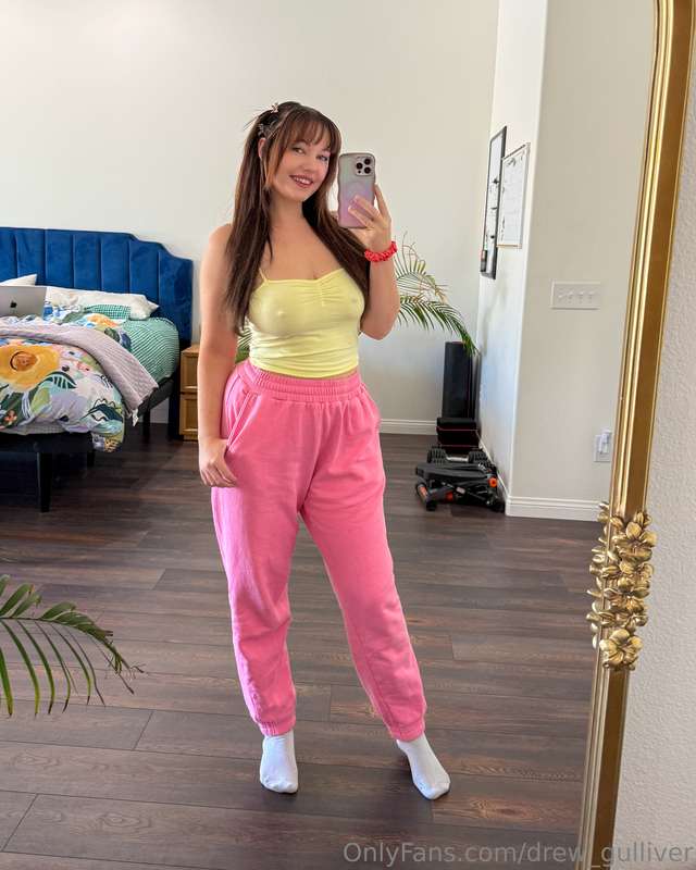 comfy day today 🥰 although... is it cold in here? or is it j..