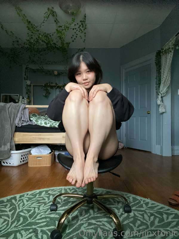 showing off my legs sitting