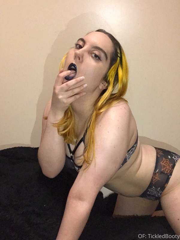 tickledbooty image #9