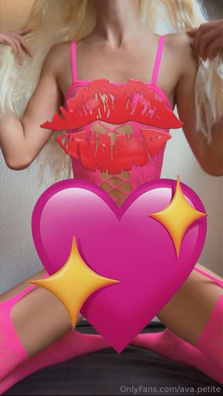 A little close up dance with my naked pussy.. 😇 what do you ..