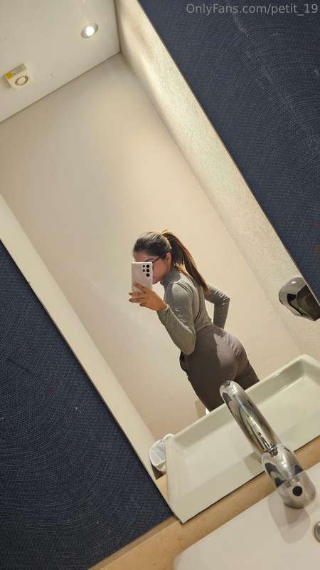 Follow me in my vip 🌸🍑@petit_vip 