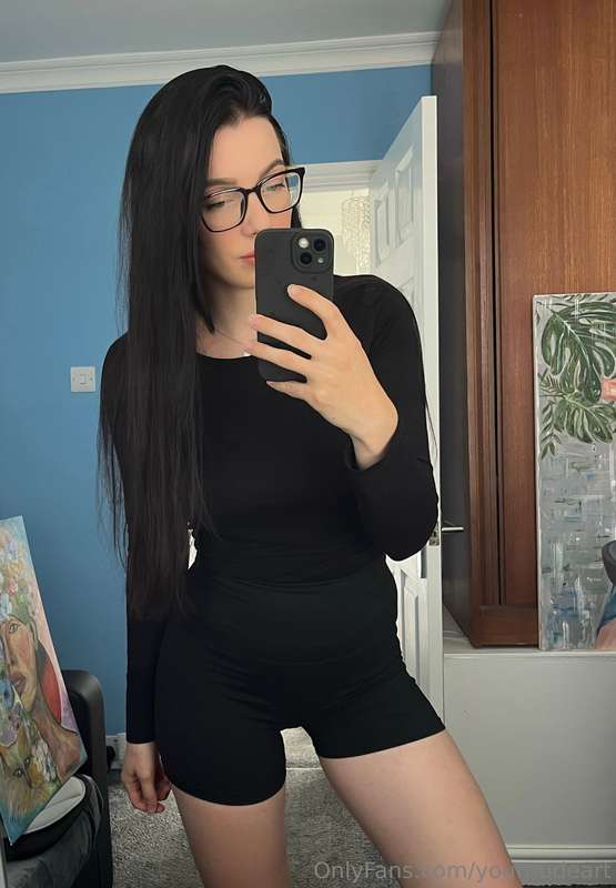 Happy Humpday 😉 🥰 Do you like my mini shorts? 