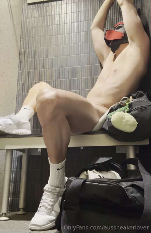 Part 4 of my public toilet session with a Dom.He tied my han..