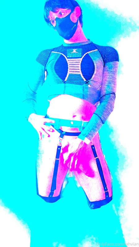 Bonus pic. I love the cyan/magenta combo, that's so '80
