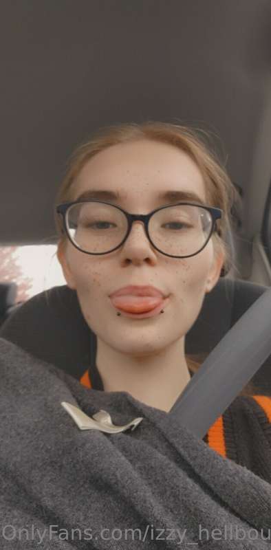 izzy_hellbourne image #1