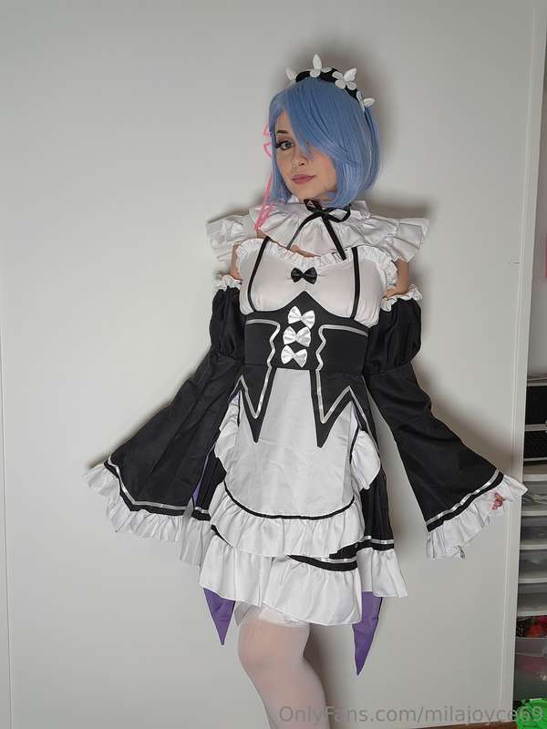 Sending out some extra slutty Rem pics to everyone who has r..