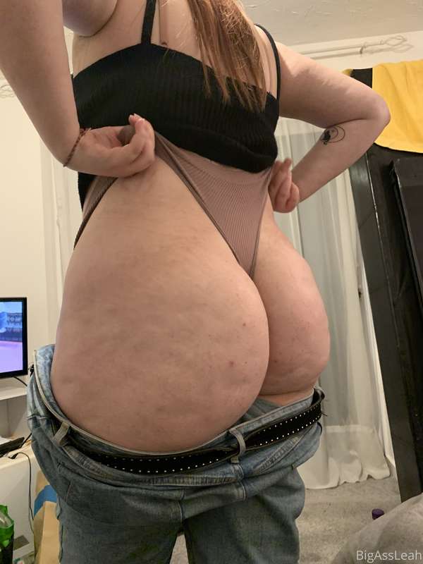 Don’t you just want to bury your face in my big round ass?😉