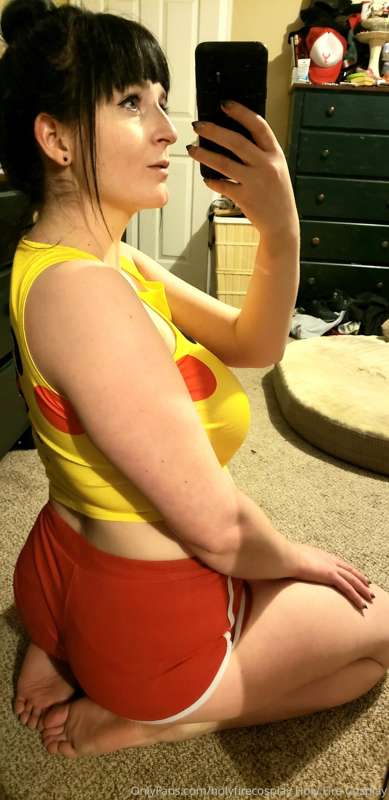 Pikachu crop top selfie 🍑