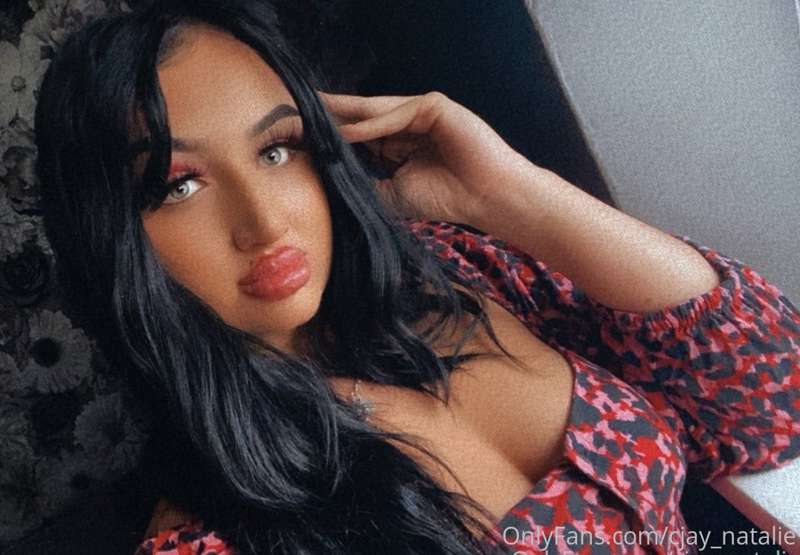 Hi daddy 😍 do you want to see my 19 year old holes?