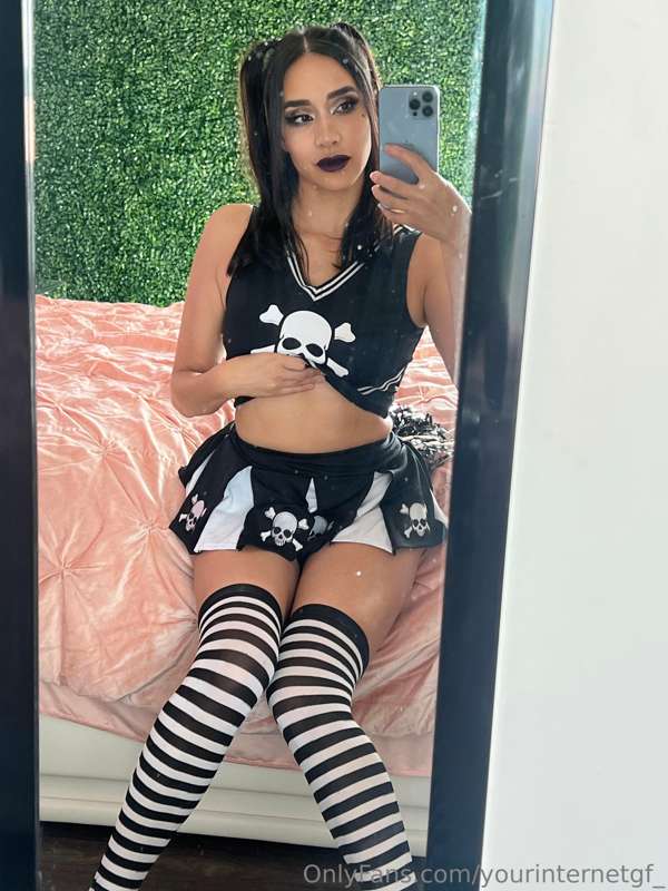 Are you ready for some goth cheerleader?

Self shoot, and th..