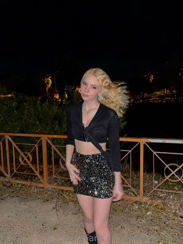 I'm a natural redhead and I dye my hair blonde and back to r..