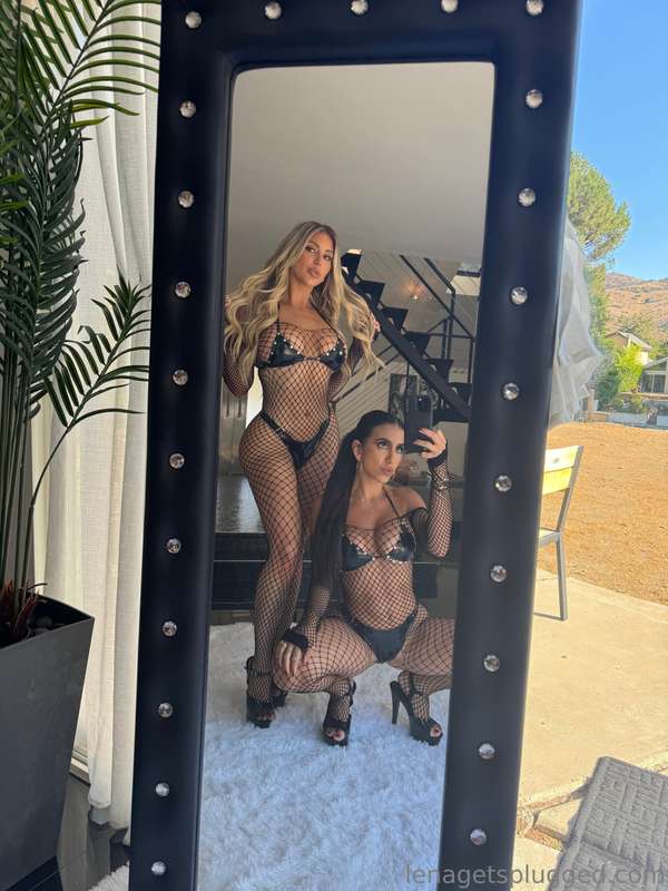 For my horny boys... these slutty mirror selfies are for you..