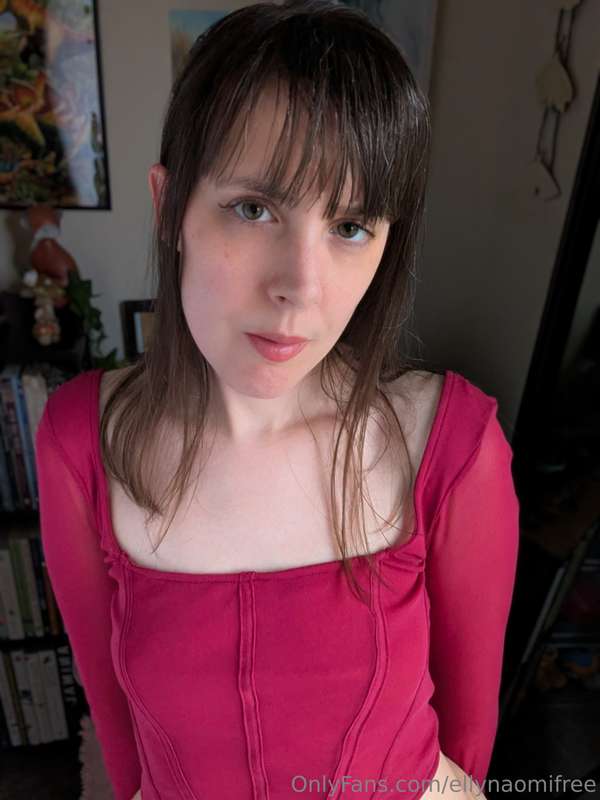Red blouse: https://onlyfans.com/1984417631/ellynaomi