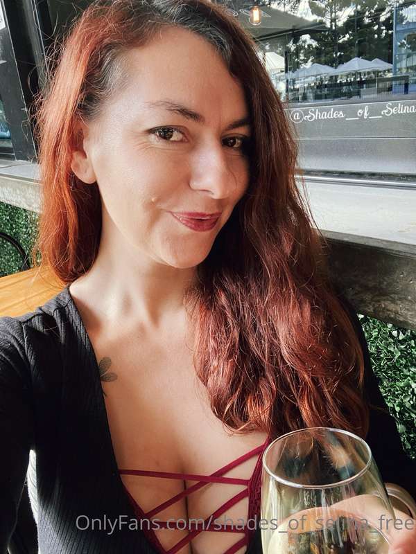 Sunday lunch ☺️

Who would like to join me for some 🍷💋