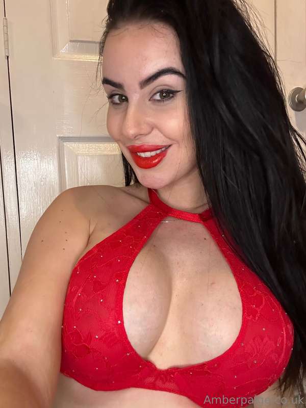 Is red my colour baby? 💋