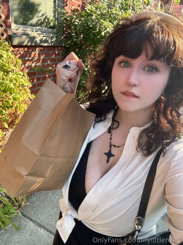 Knowing me- what do we think is in the bag? ( • - • )