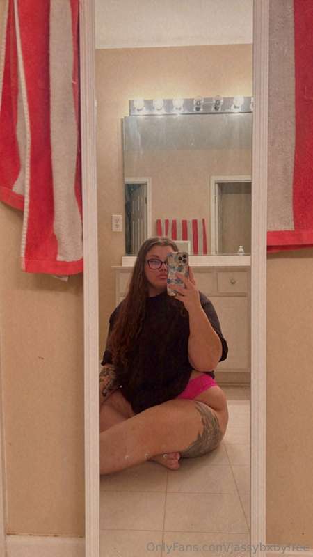 Craving some dick right now 👀