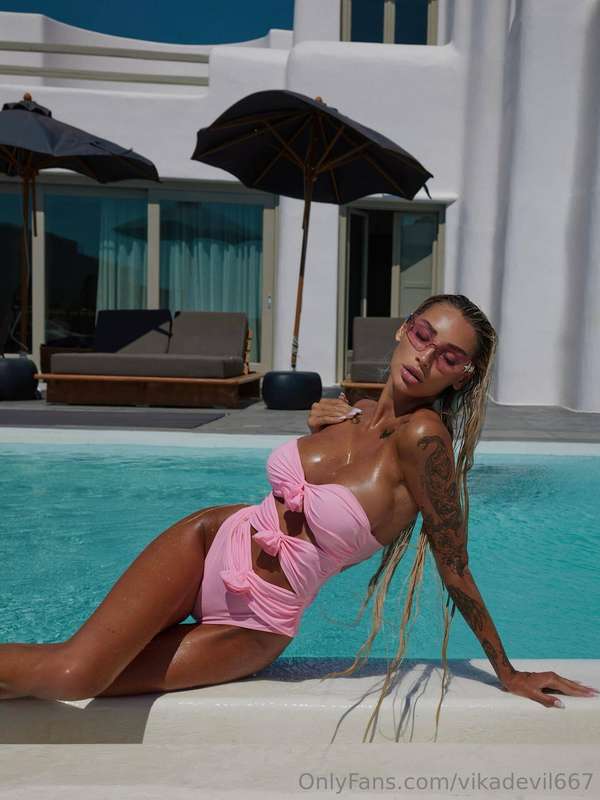 Sun on my skin, your tips on my mind 💋