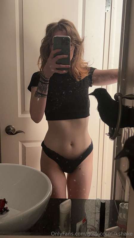 Subscribe to this sexy goddess 😍🥰😜Her content is worth your ..