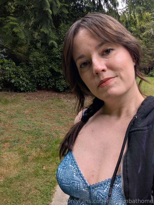 the weather was perfect for some outside pics 😍 they'll be u..