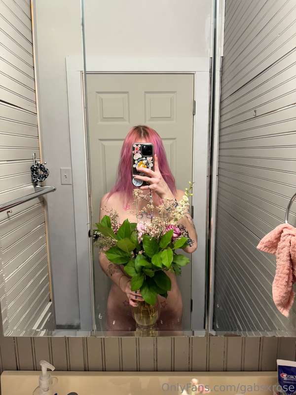 flower girl 🌷🪷🌹