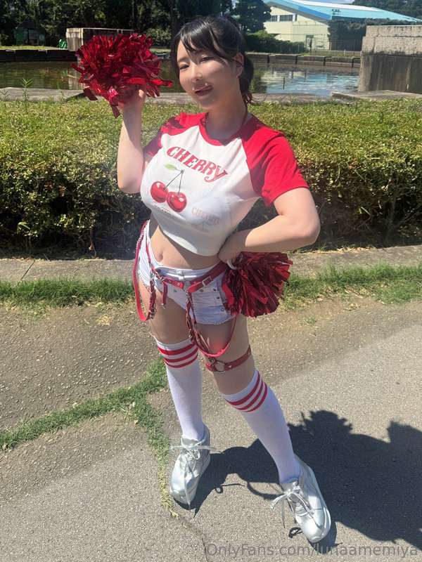 This is a full body version of the photo I posted the other ..
