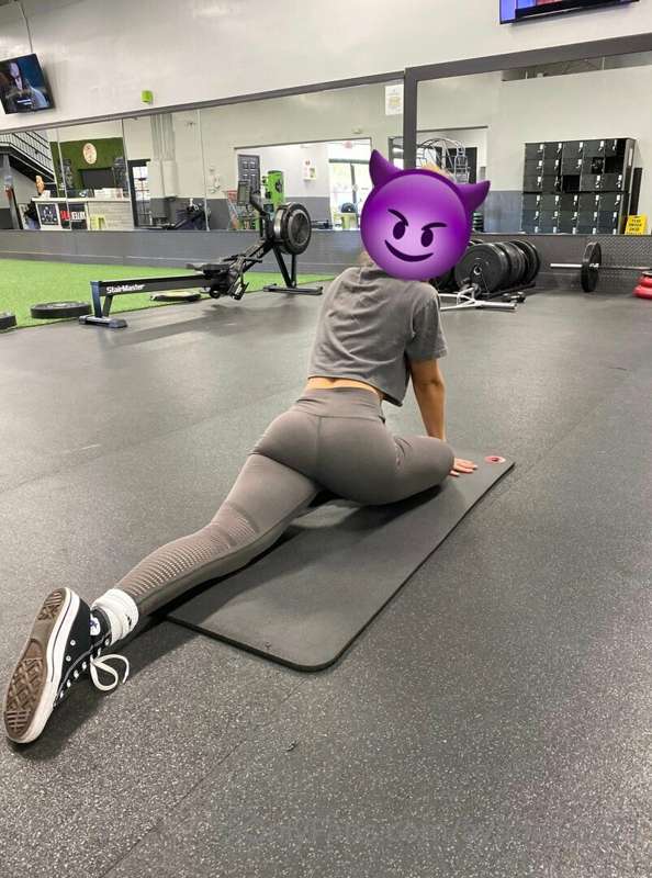 I need someone to stretch me out 😏