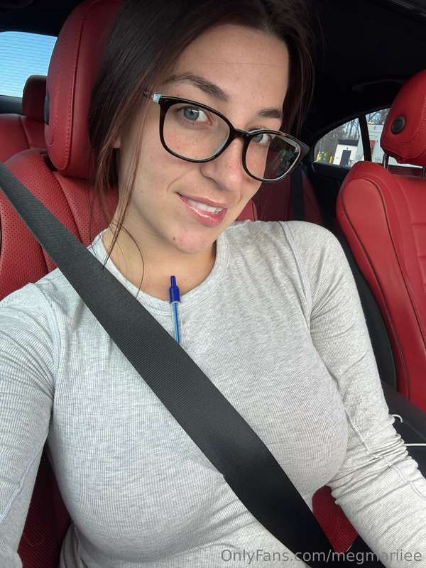 megmariiee image #0