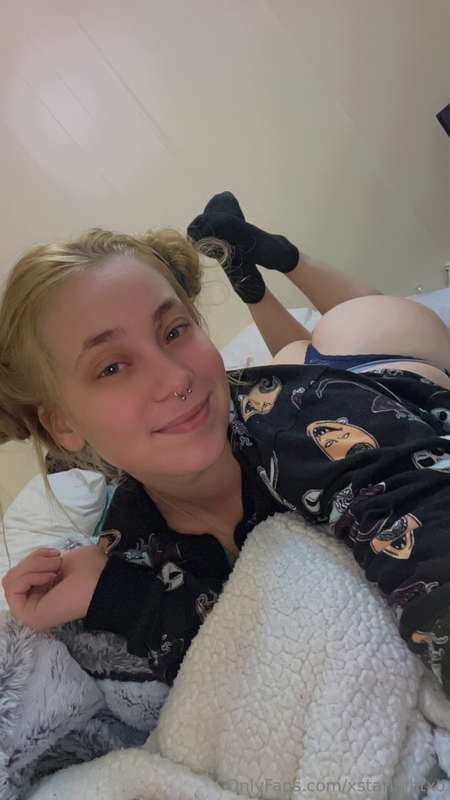 Hey daddy just checking in on you 🤗 what you dooiinn?😊