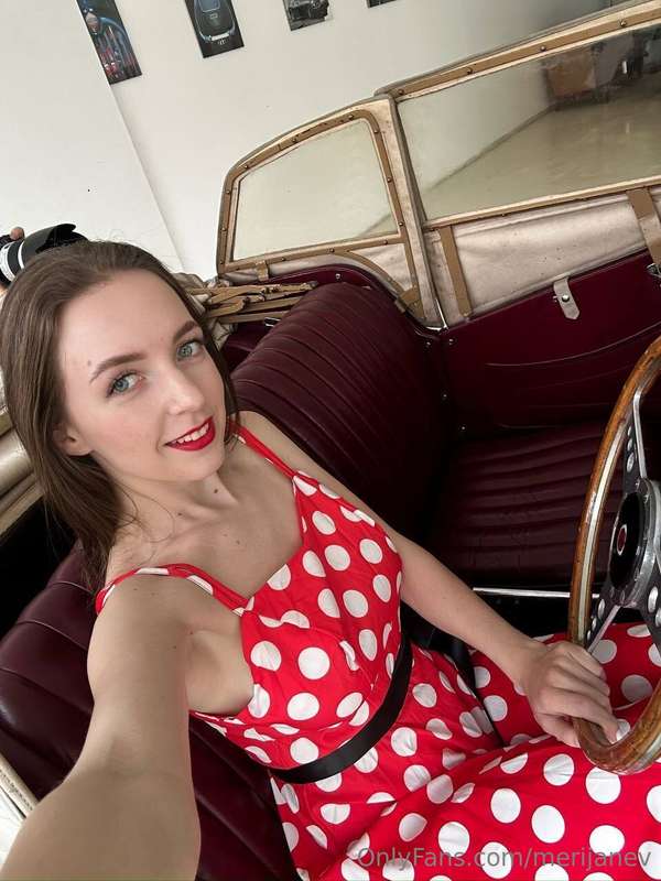 Do you love pin-up as much as I do? 😍 Do you need a ride, be..