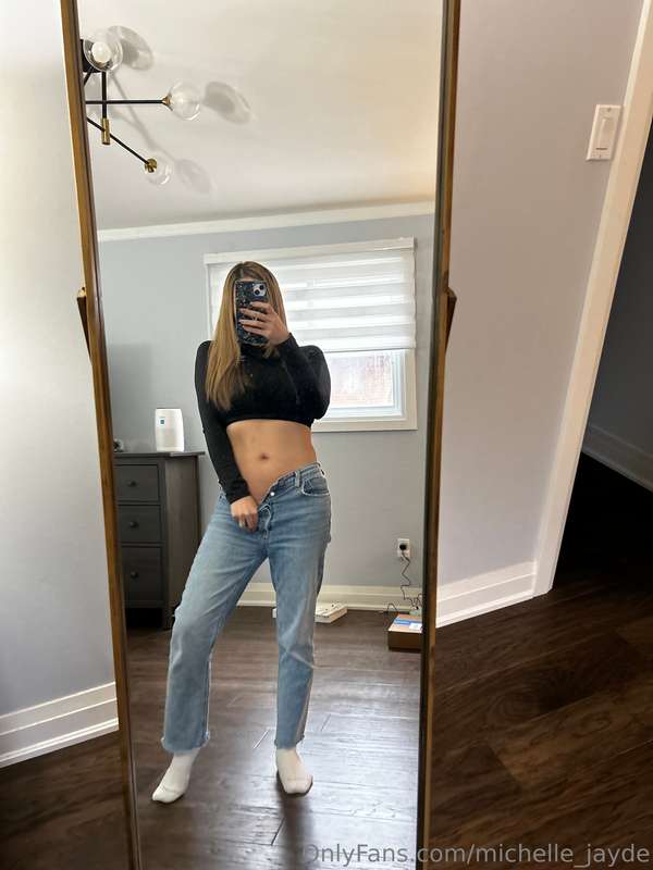 Hi there sexy! Would you like to see me unbutton my pants ju..