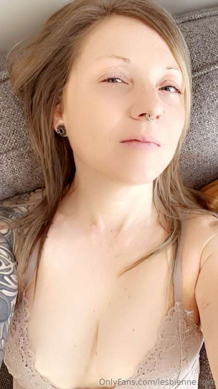 Just chilling !!! Wanna chill with me babe ? 😘😘😘