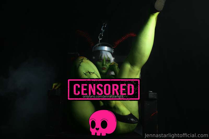 See the full image on onlyfans.com/jennastarlight