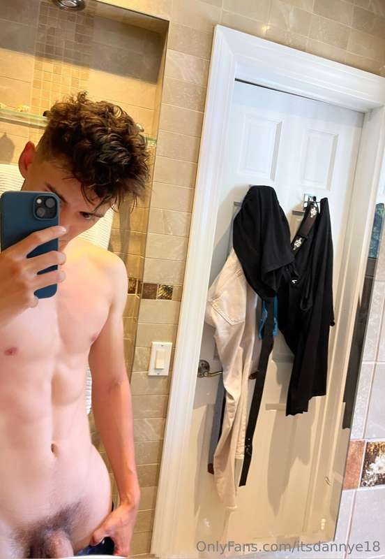 one more pic and you’re mine 🤣
