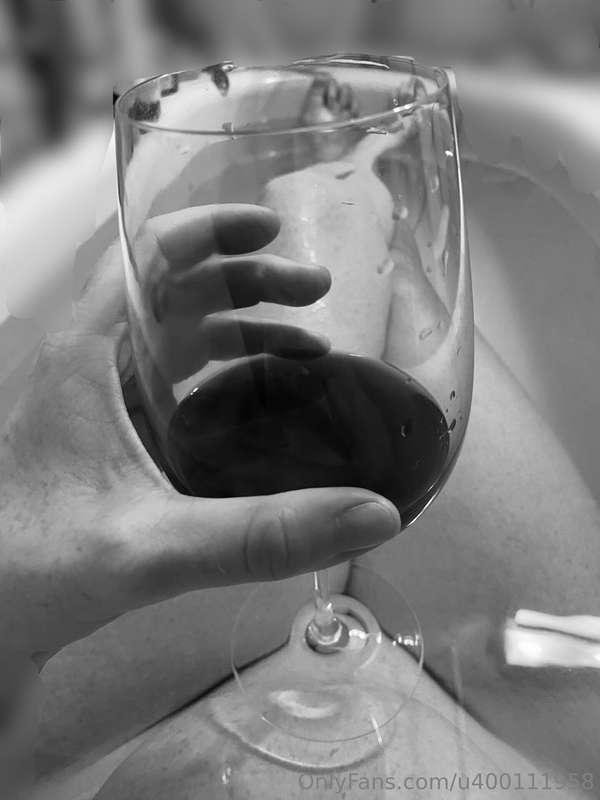 Ta ett väll förtjänt bad/Take a nice bath  🛀🍷😍