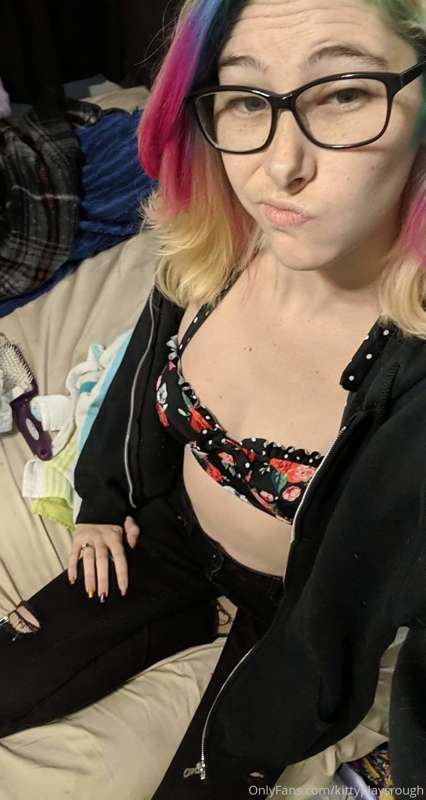 So I'm trying to figure out what to wear to a concert this w..