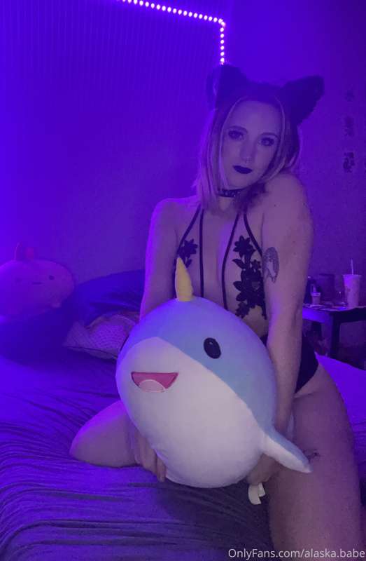 come play with me 🖤