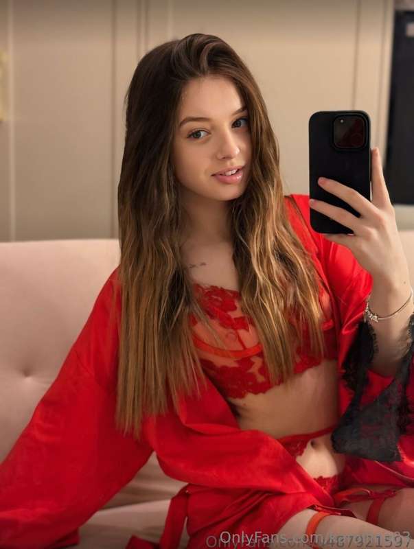 🍭FREE🍭FREE🍭FREE🍭At first glance a petite and cute girl @kira..