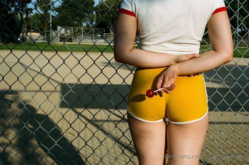 Photo 35 of Casey Calvert on Tocromo