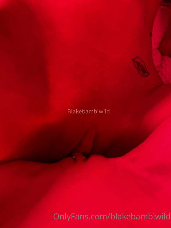 Our vaginas in pink 😉 it feels so good to grind my clit agai..
