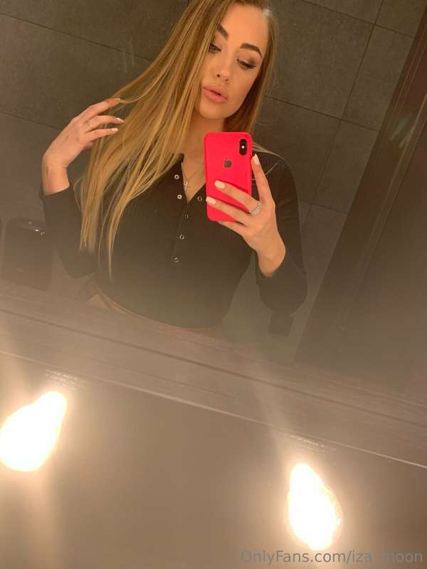 iza_moon