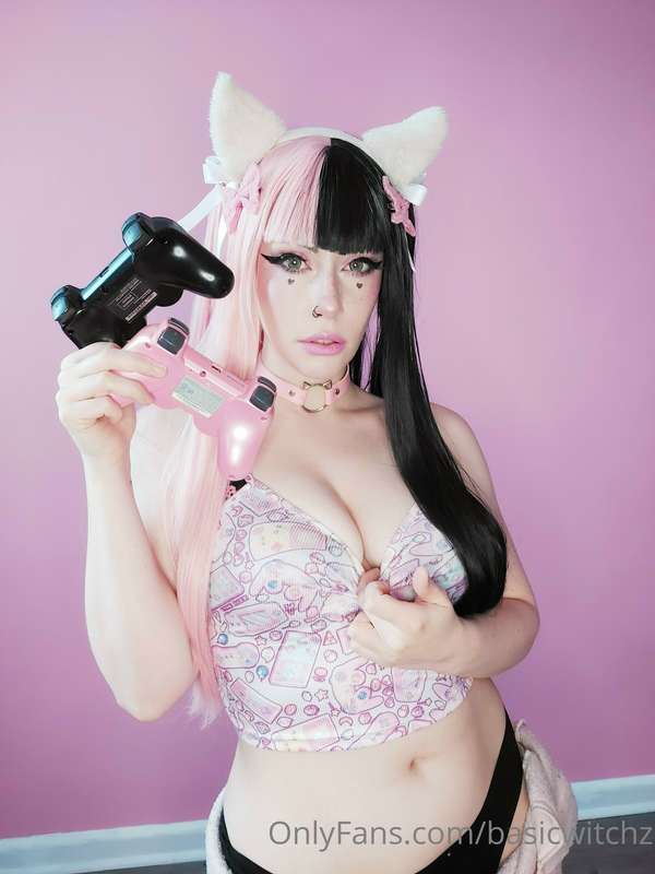 I just want to play Fortnite and get fucked by you ~ ♡ !! I'..