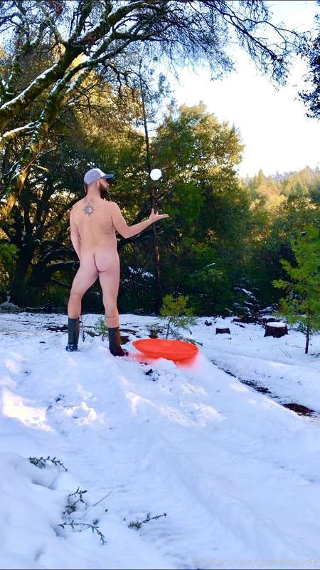 Cum play in the snow with me 👅