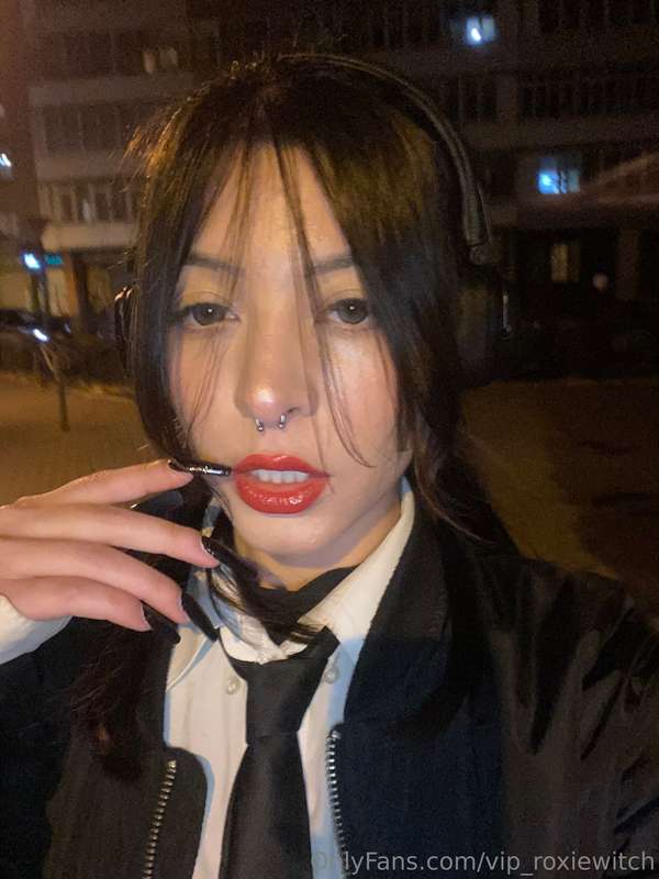 witch_roxie