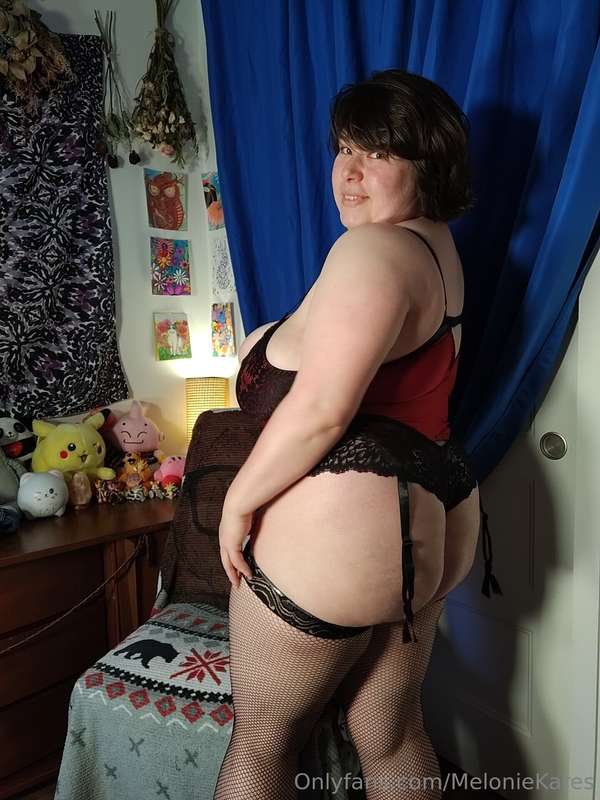 I love this red and black lacey lingerie set, do you? ❤️🖤❤️
