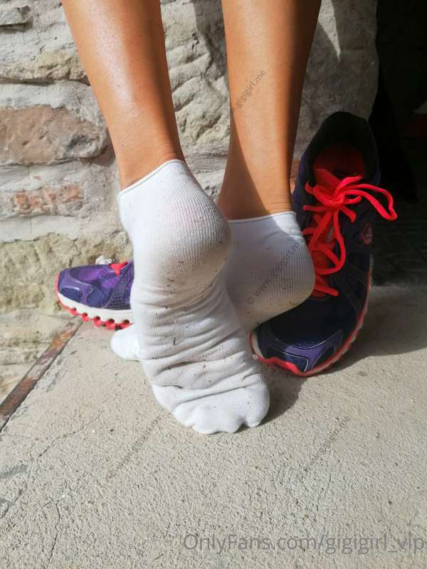 Socks or not? 🤔
SWIPE ➡️ for full set