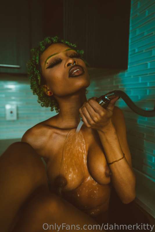 my photographer made me get in the sink 🚰