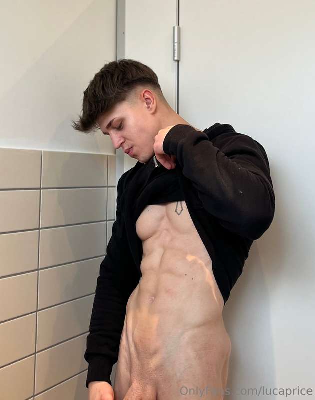 horny at work, do u want to work with me 😉😈..?