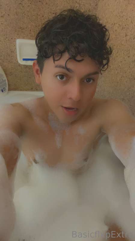 Jump in the tub 🛁 with me sexy! 👅✨😍